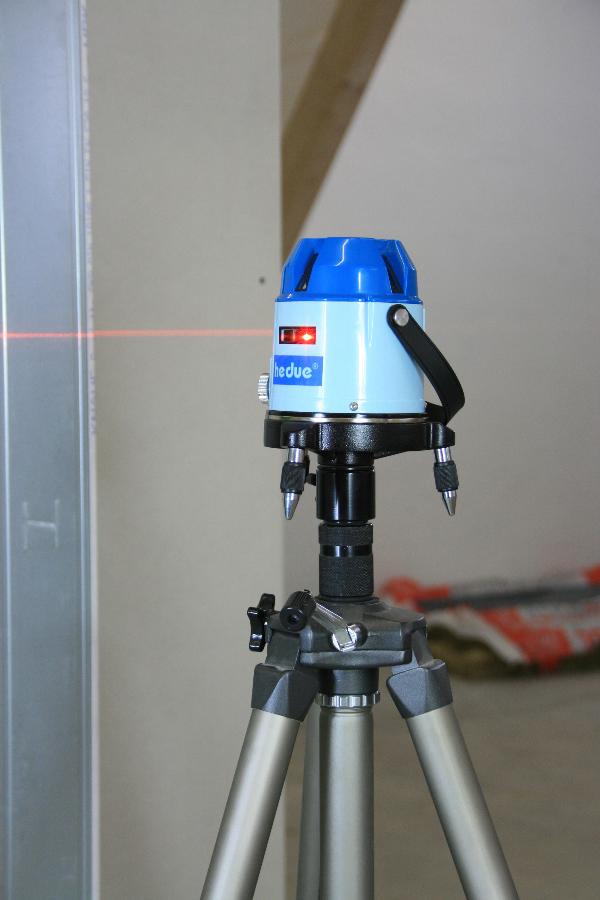 Niveau à ligne laser hedue M3 dans un coffret en bois