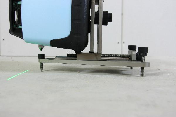 Vloer- en wandstatief met fijne aandrijving voor roterende lasers
