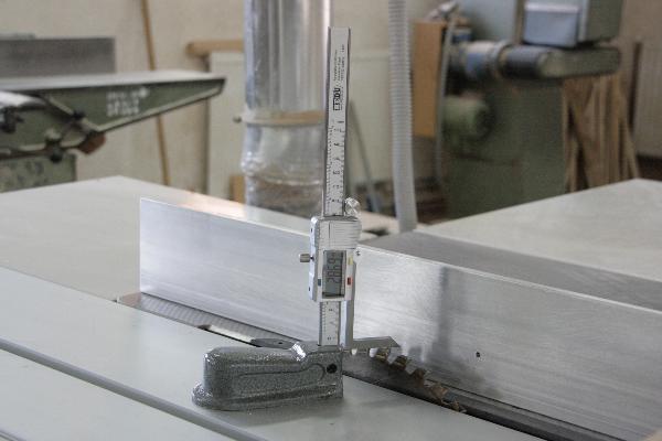 Instrument digital de măsurare a înălțimii